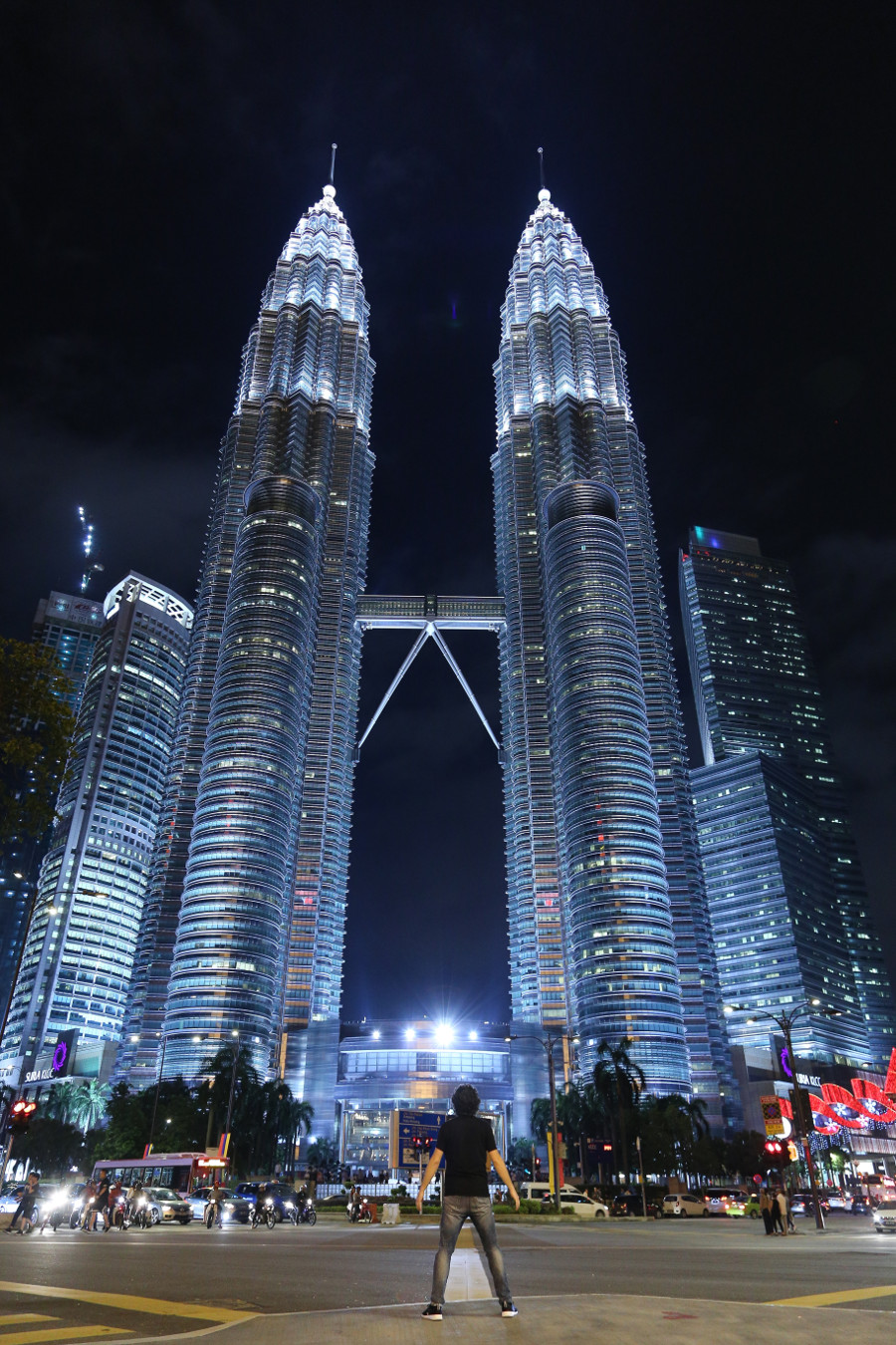 Turnurile de 452 metri care au detinut titlul de cea mai inalta constructie din lume din 1998 pana in 2004