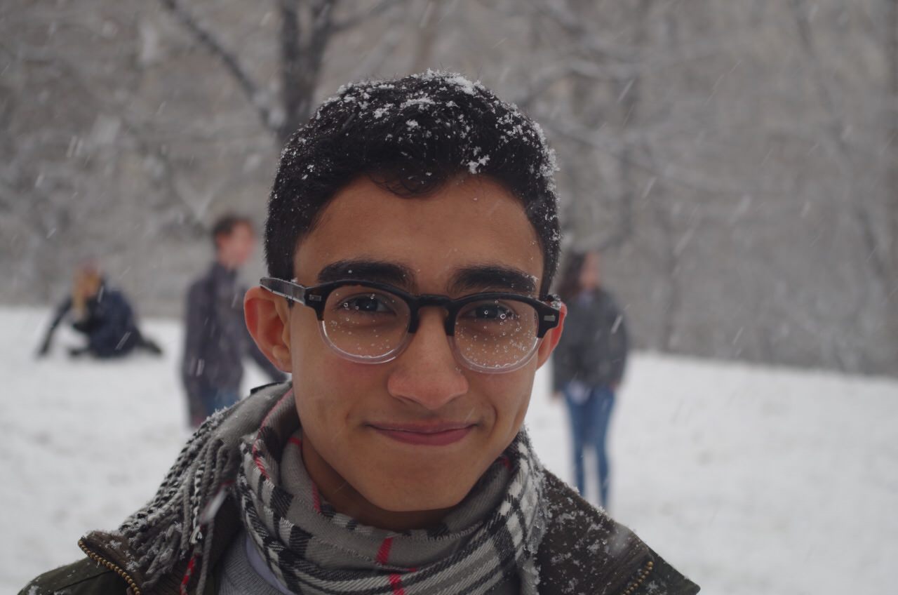 Acest baiat a vazut pentru prima oara in viata lui zapada