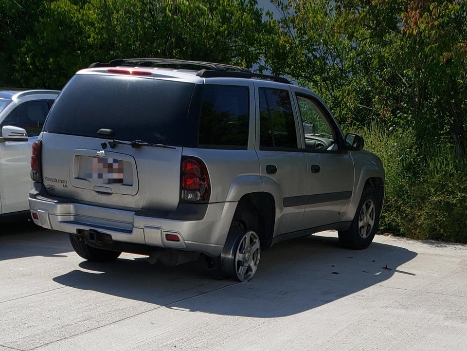 Cand vii la munca, desi nu ai toate rotile masinii