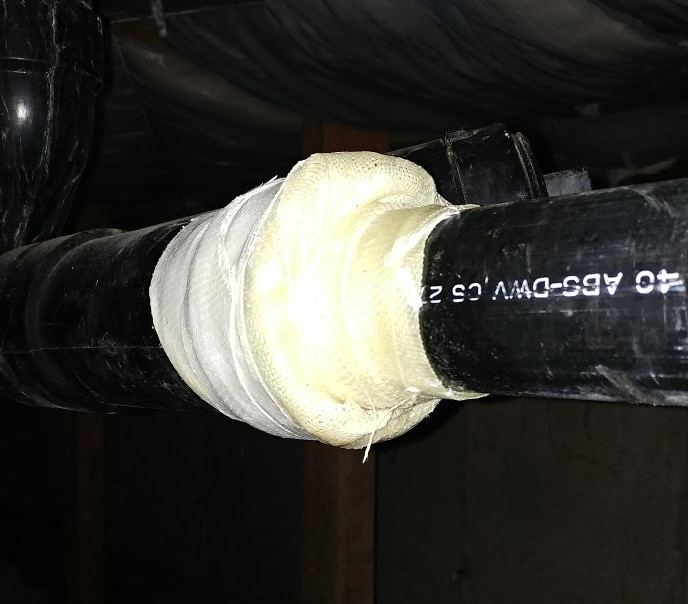 O teava sparta "pansata" de proprietarul unei case