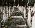 Se impodobesc mormintele