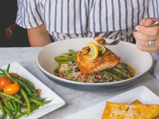 Te simti plin desi nu ai mancat prea mult