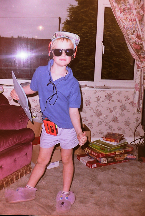 In anii &#39;90, daca aveai ochelari de soare si un casetofon portabil erai considerat &#39;cool&#39;