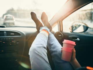 Tinutul picioarelor pe bordul masinii