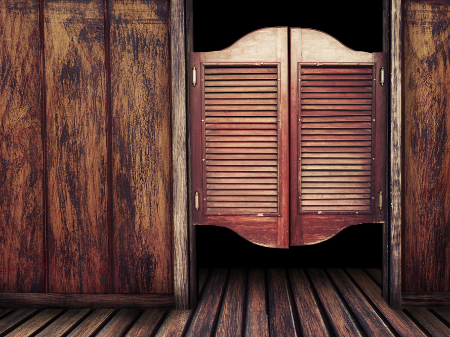 Usile de la intrarile saloanelor western din SUA