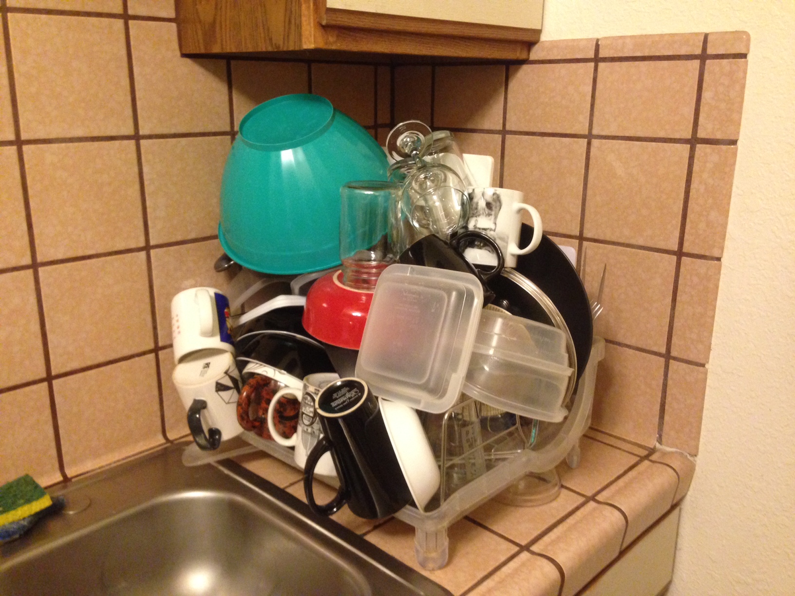 Sotia i-a spus ca nu pot incapea toate vasele acolo, dar el i-a demonstrat opusul