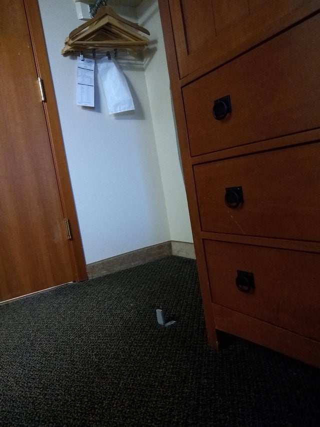 Un opritor pentru usa in care te poti lovi cu usurinta sau te poti impiedica