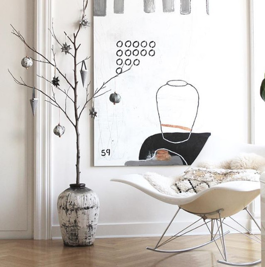 O ramura, transformata in brad de Craciun