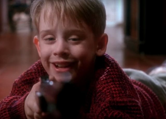 "Home Alone"/ "Singur acasa" (1990)
