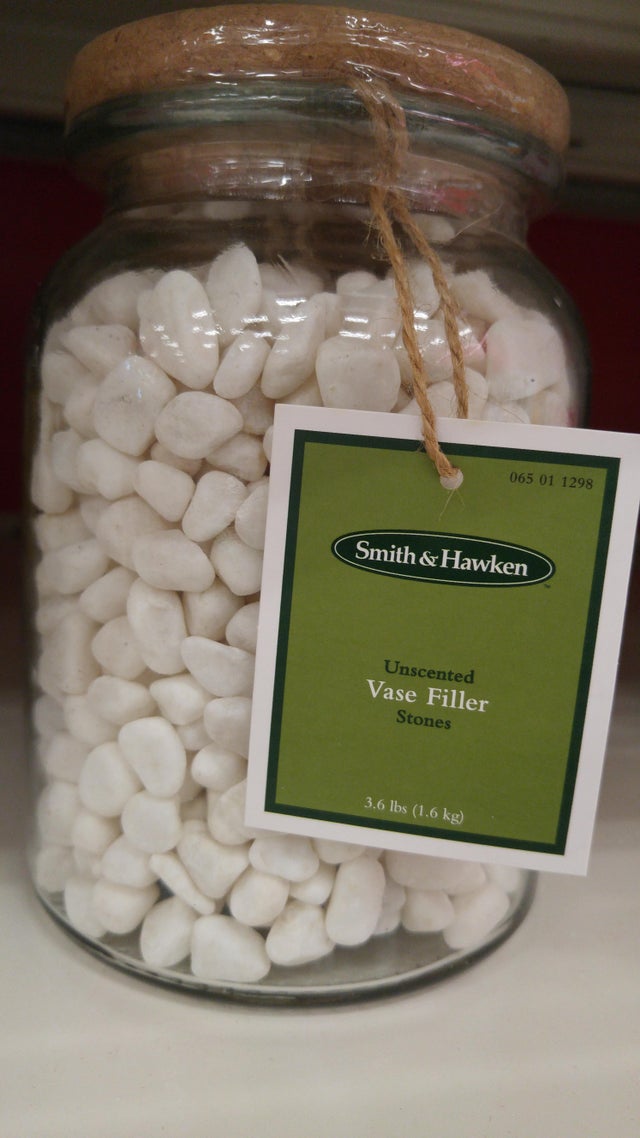 Ea si sora ei fac concurs de "cine face cel mai urat cadou" de Craciun. De data aceasta, sora ei a castigat