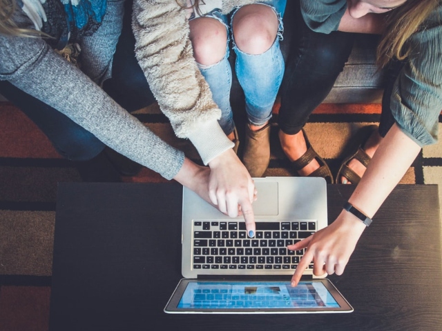 Fa o cercetare si seteaza alerte