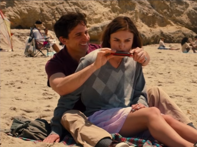 "Seeking a Friend for the End of the World"/ "Caut prieten pentru sfarsitul lumii" (2012)