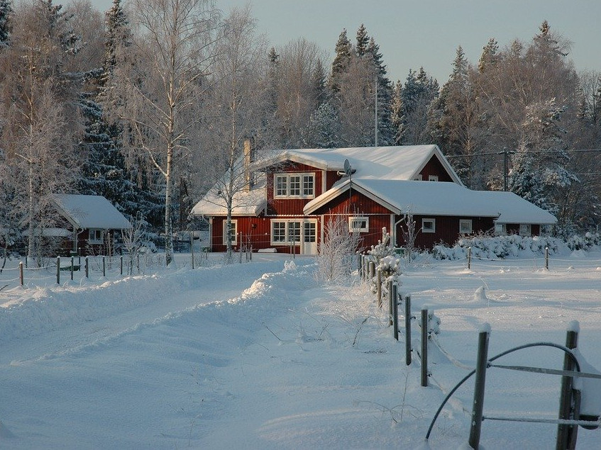 Se stropeste casa cu agheasma