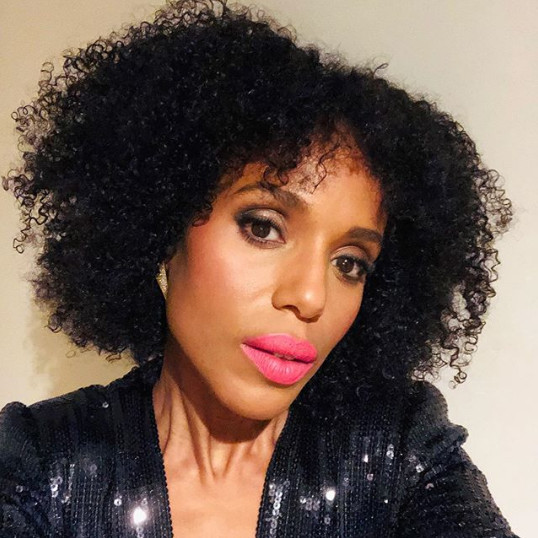 Kerry Washington si-a ascuns parul afro ceva timp, dar acum il poarta asa chiar si pe covorul rosu