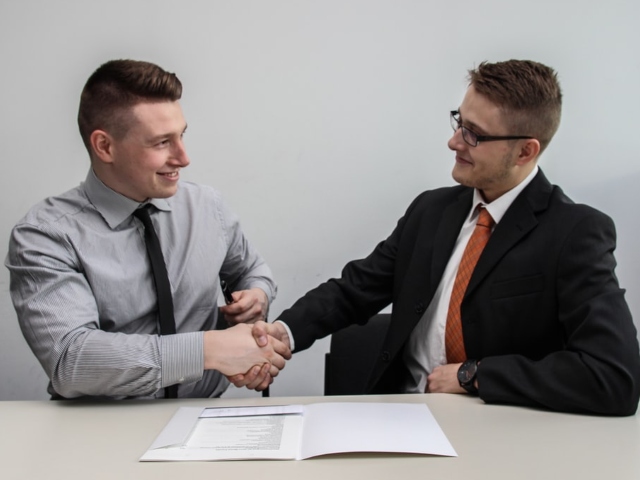 Nu raspund cu altceva la multumiri decat cu formularea "cu placere"