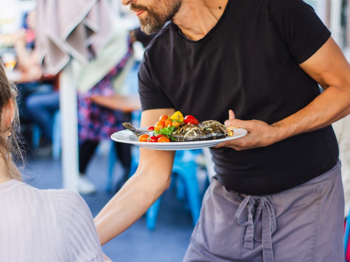 Nu se poarta urat cu cei care ii servesc