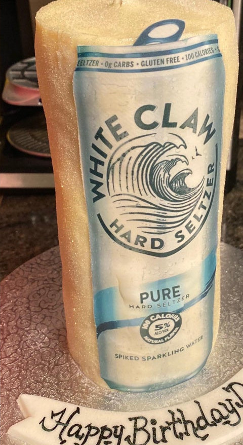 A dat foarte multi bani pentru a-si impresiona iubitul cu un tort in forma de doza de suc... Nu a iesit ce trebuia