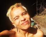 Zoe Kravitz vs soarele