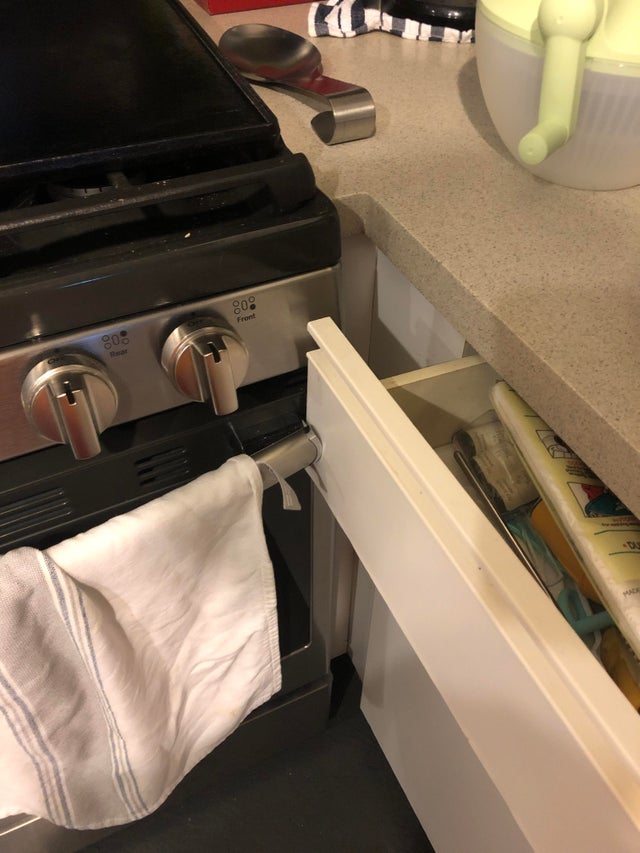 Un sertar la care nu prea se poate umbla des