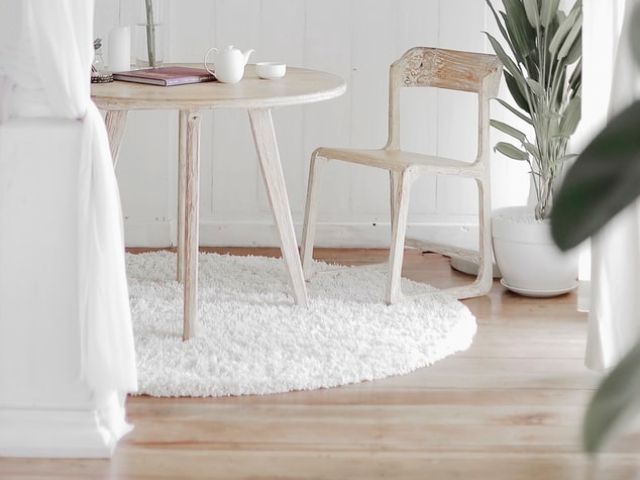 Freci petele de pe covor