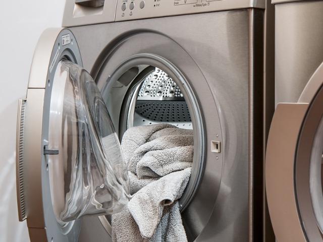 Apa calda la masina de spalat rufe