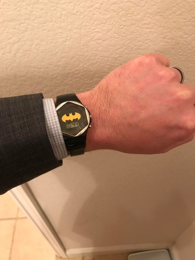 2. "Fiul meu mi-a lasat ceasul lui pentru a-mi purta noroc la interviu"