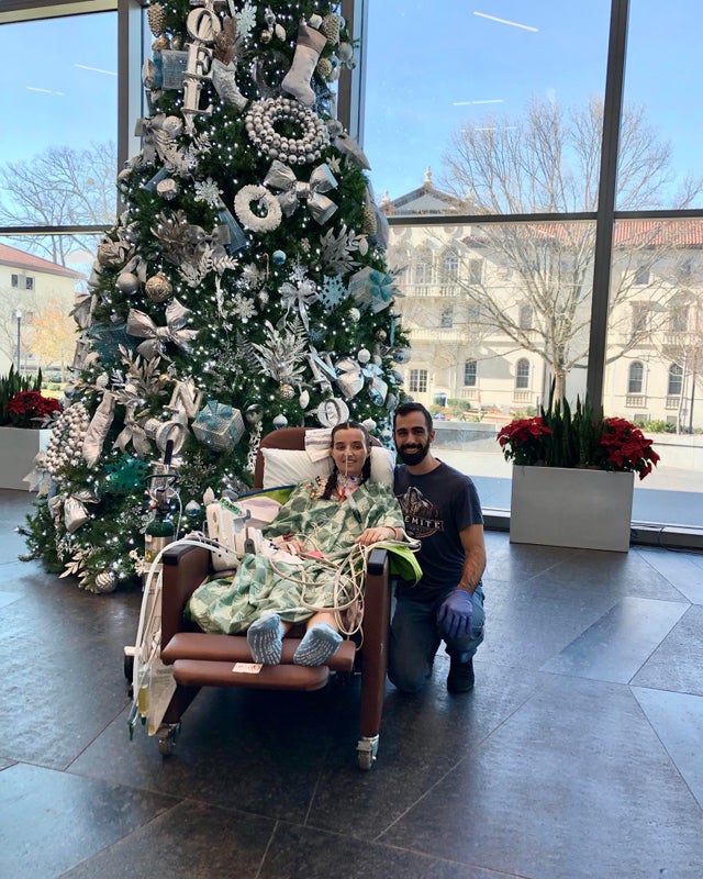 5. "Sotia mea tocmai a iesit de la terapie intensiva pentru a se bucura de sarbatoarea ei preferata"