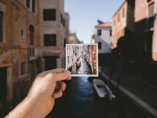 Se minte despre locurile vizitate