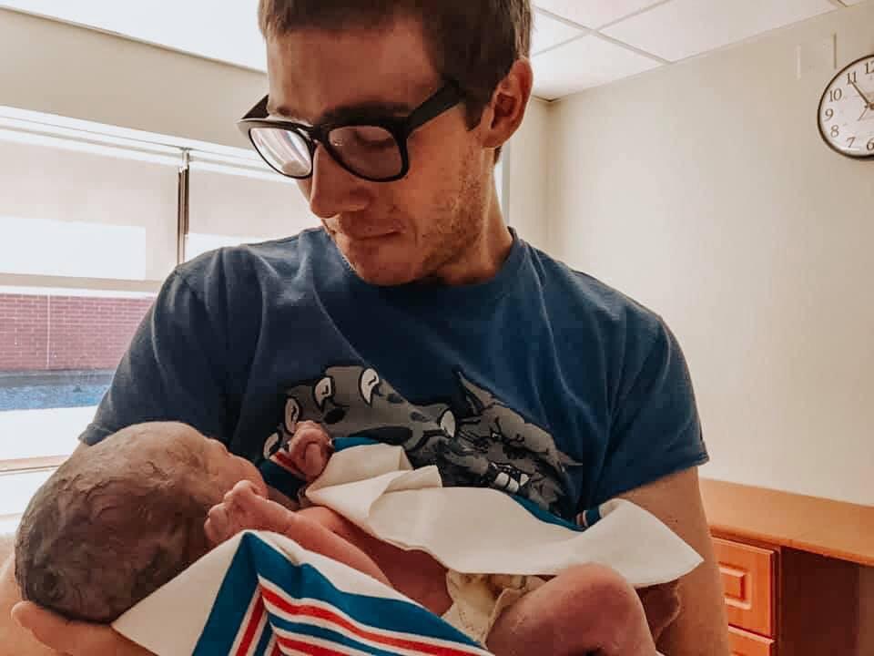 "Ieri s-a nascut fetita mea. Fericita si sanatoasa. Nu ma puteam opri din plans"