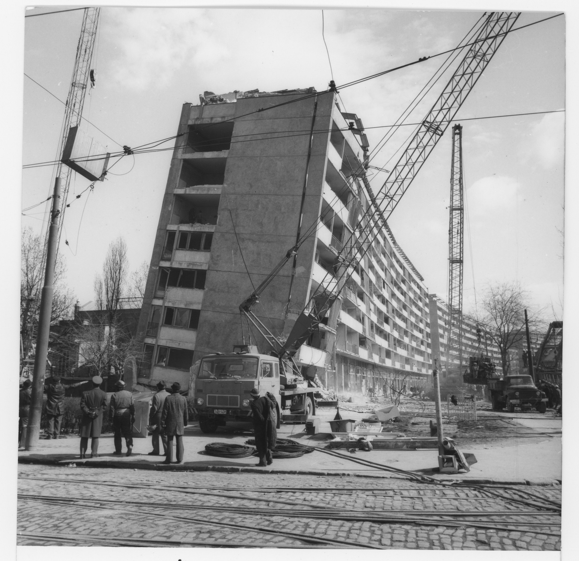 Bloc distrus la intersectia str. Lizeanu cu bd. Stefan Cel mare