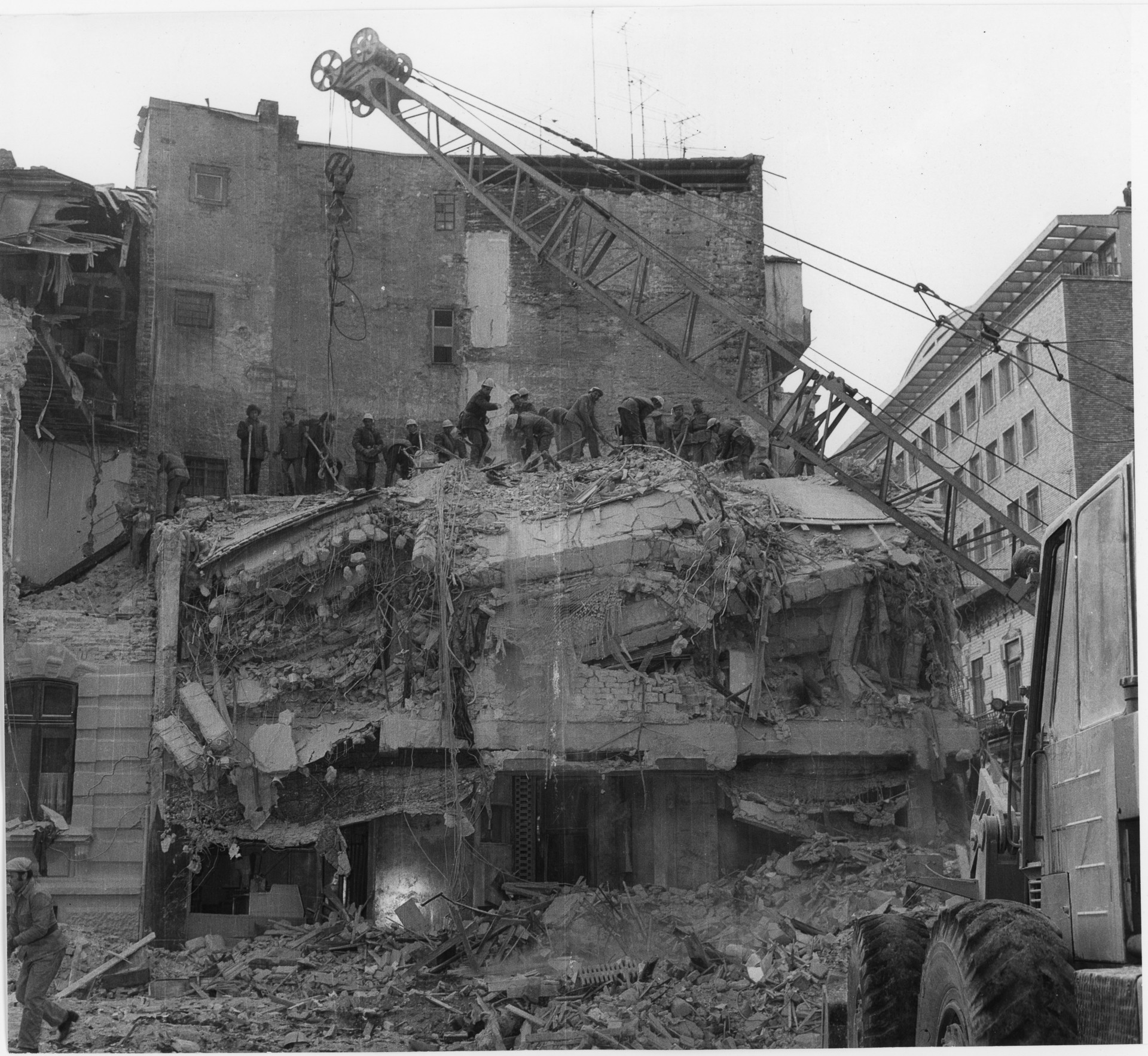 Blocul Arghezi, distrus la cutremur