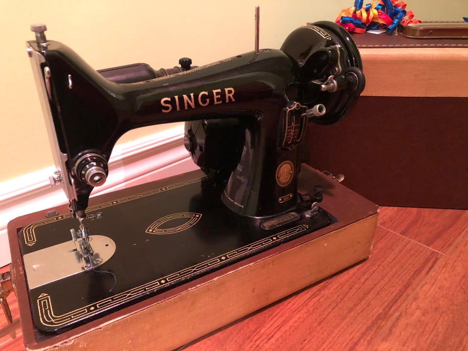 11. Aceasta masina de cusut a fost fabricata in anul 1950