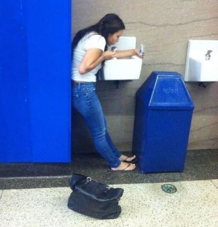 Viața în era social media: Orice activitate e o oportunitate pentru un selfie