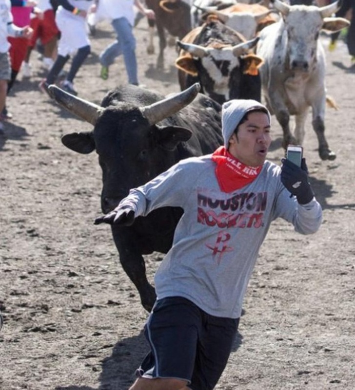 Viața în era social media: Orice pentru poza perfectă