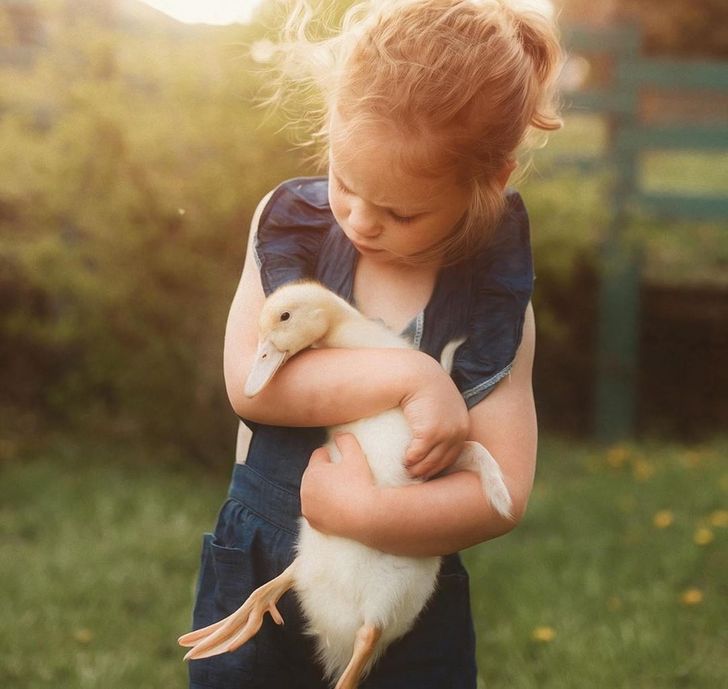 Imagini care demonstrează iubirea necondiționată dintre copii și animale