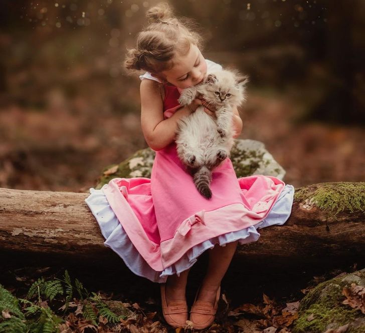 Imagini care demonstrează iubirea necondiționată dintre copii și animale