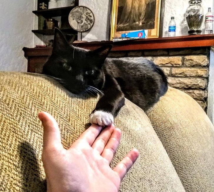 „Mă ține mereu de mână și stă cu mine ori de câte ori mă simt deprimată”