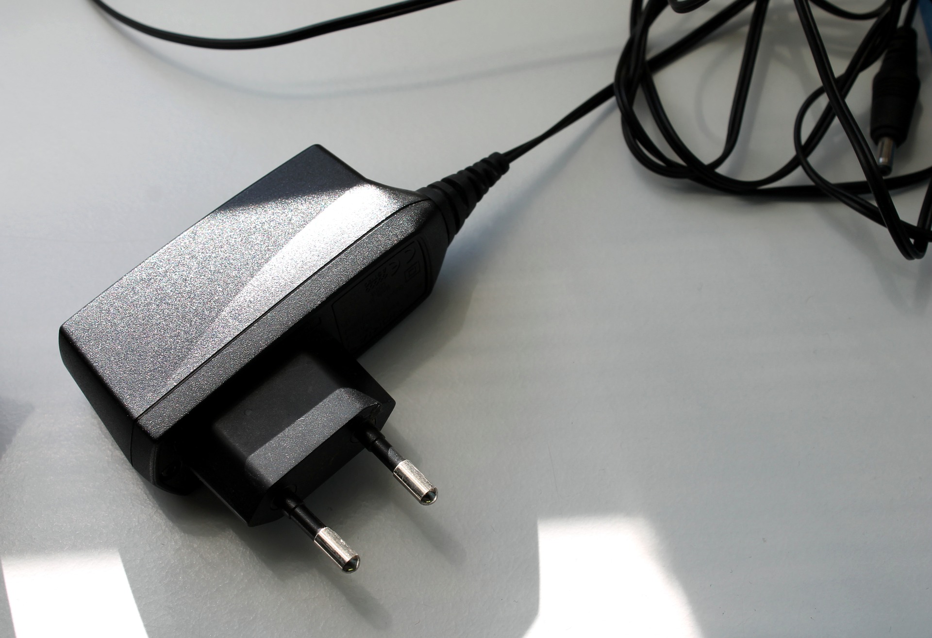 Încărcătoarele vechi de telefoane trebuie să dispară