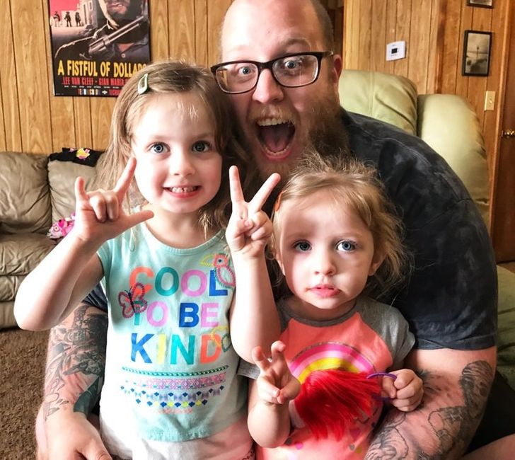 Tată bucuros de reuniune