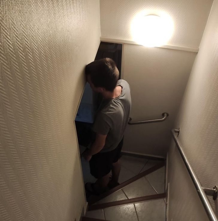 „Intrarea în subsol din casa mea...”