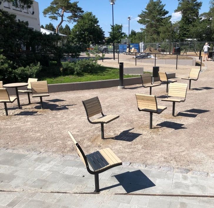 „Iată cum sunt fixate aceste scaune”