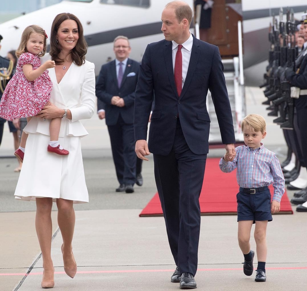 Moștenitorii nu au voie să călătorească singuri