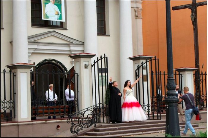 Lukashenko a interzis steagurile alb-roșii. Ce soluții au găsit protestatarii