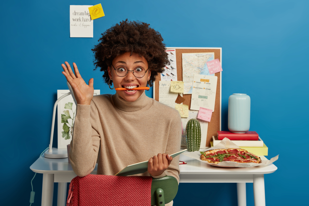 De ce un pix ținut în gură te poate face mai fericit