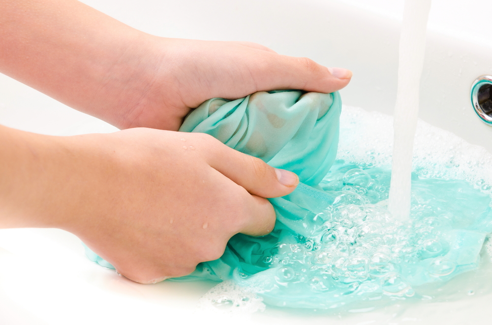 Peroxid de hidrogen, bicarbonat de sodiu şi lichid de spălat vase