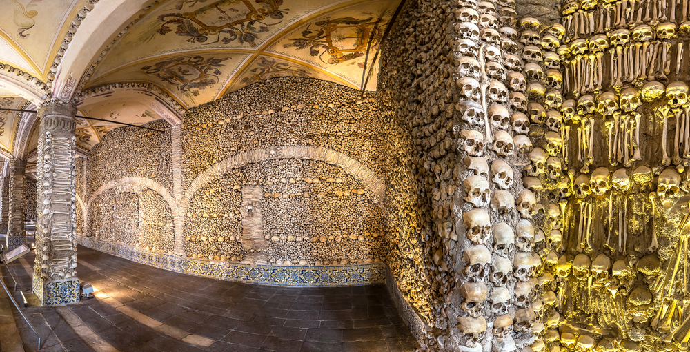 1. Capela Oaselor, Portugalia