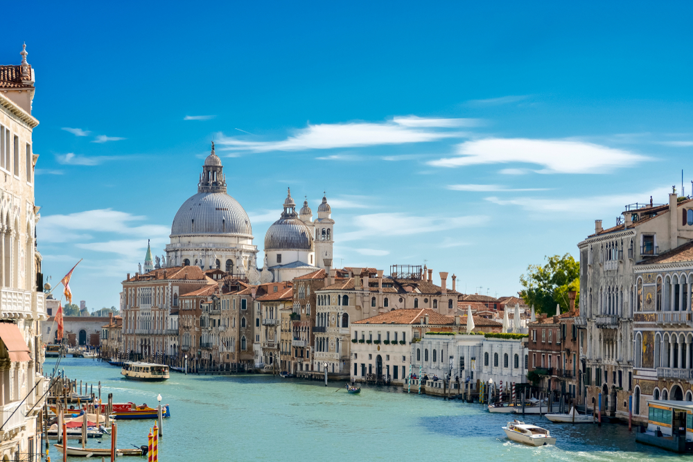 1. Veneția