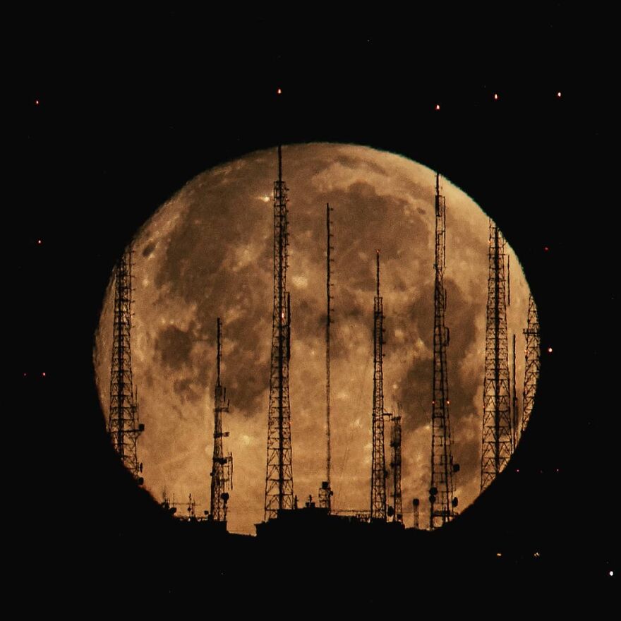 Nu e Photoshop: 10 imagini cu Luna care par desprinse din filmele SF