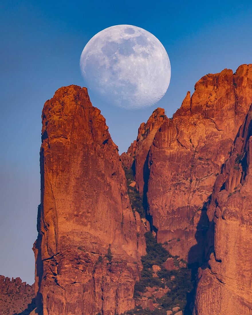 Nu e Photoshop: 10 imagini cu Luna care par desprinse din filmele SF