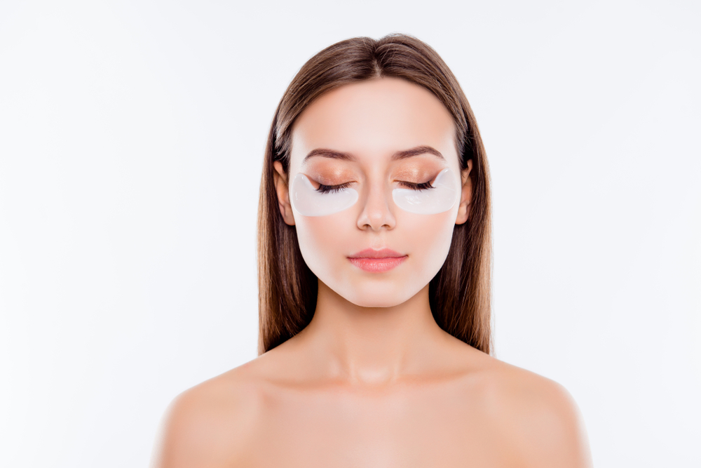 3. Oferă protecție împotriva cearcănelor